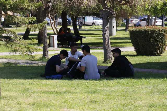 Termometreler 29 dereceyi gösterdi, vatandaşlar parklara akın etti