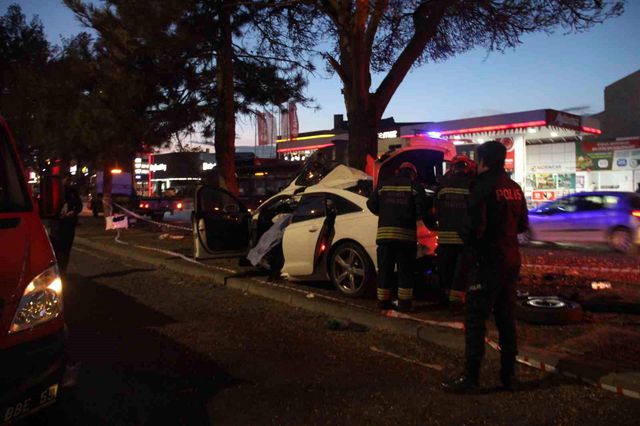 Annenin öldüğü, baba ve çocuklarının yaralandığı feci kaza kamerada