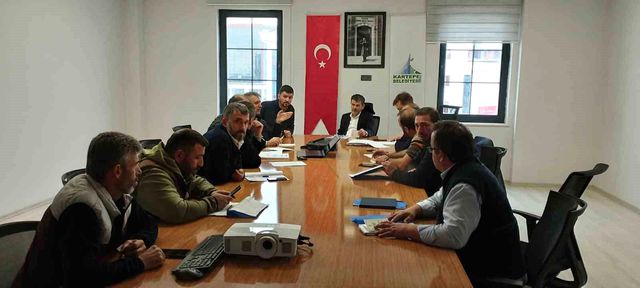 Toplu iş sözleşmesinde mutlu son! Kartepe Belediyesi'nde en düşük maaş 15 bin TL oldu Toplu iş sözleşmesinde mutlu son! Kartepe Belediyesi'nde en düşük maaş 15 bin TL oldu