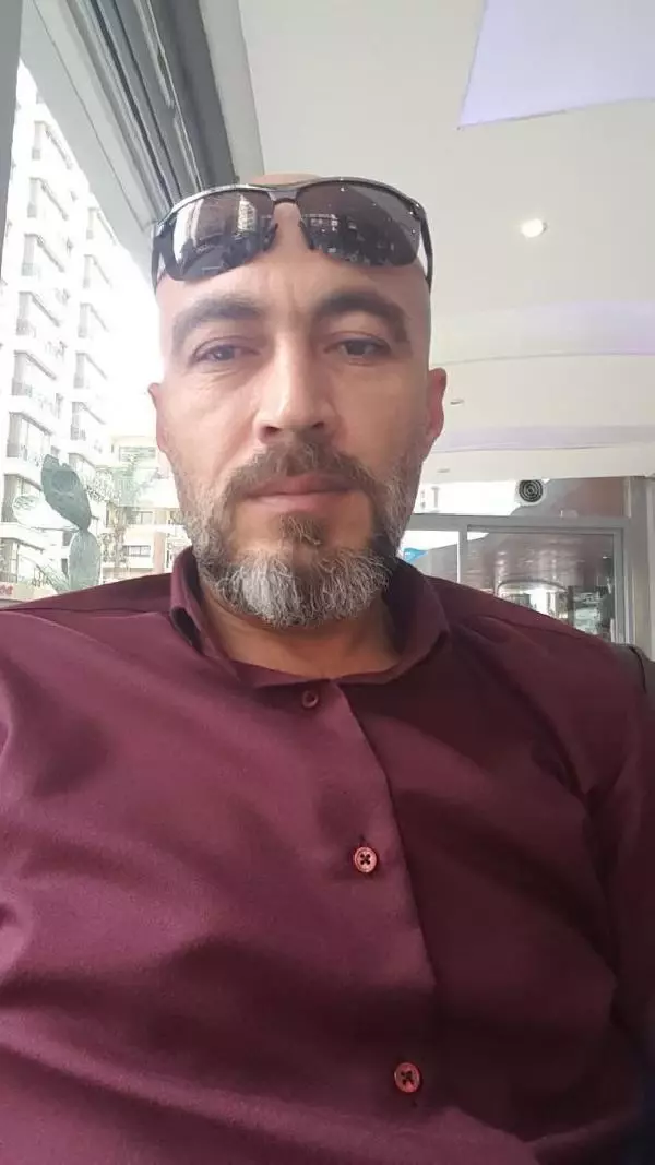 Eşini 40 kilometre kaput üzerinde götüren koca tutuklandı