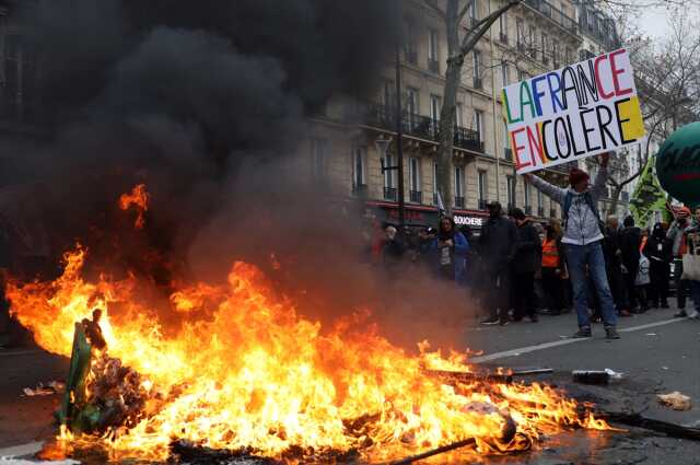 Fransa'da hükümetle sendikaların 'emeklilik reformu' görüşmesi sonuçsuz kaldı