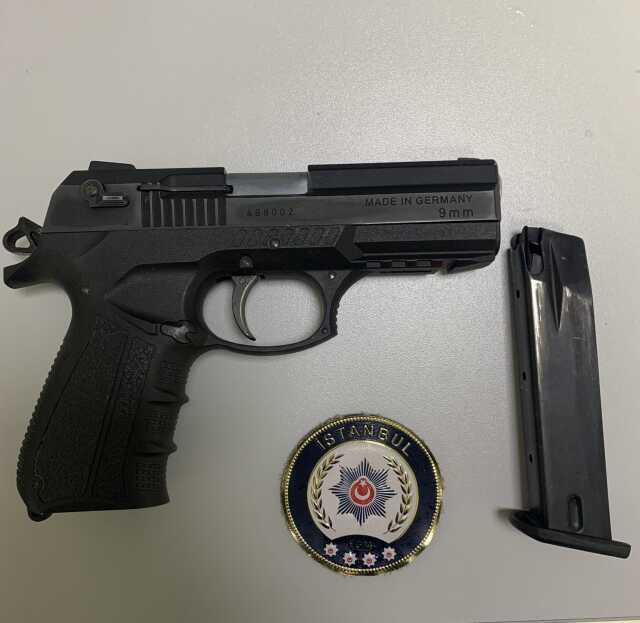 İstanbul'da eczanede korkunç cinayet: Küfürleştiği genci göğsünden vurdu İstanbul'da eczanede korkunç cinayet: Küfürleştiği genci göğsünden vurdu