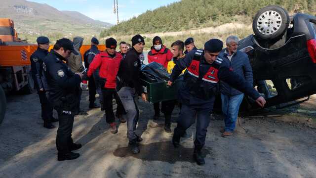 Samsun'da araç gölete uçtu: 2 ölü Samsun'da araç gölete uçtu: 2 ölü