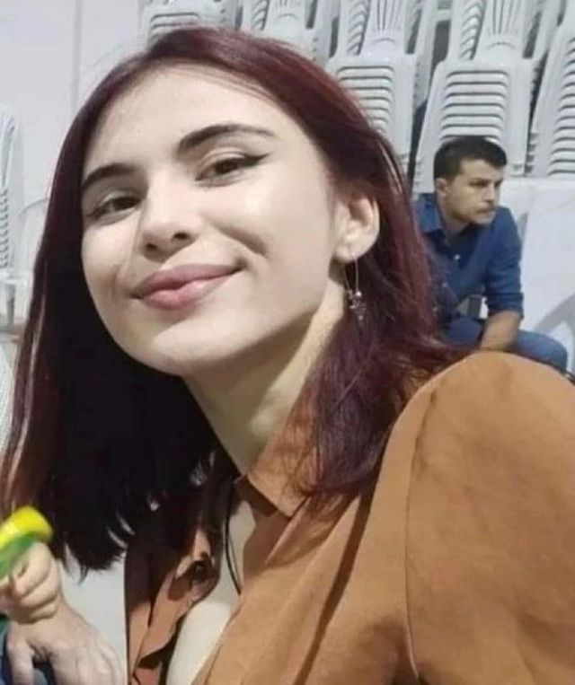 Çektiği video ile erkek arkadaşına 'Seni aldatmadım' diyen Bahar, kayalıklardan atladı