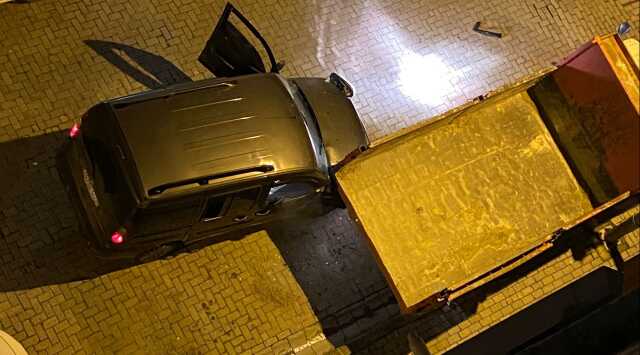 Güngören'de silahlı saldırıda yaralandı; Hastaneye giderken kaza yaptı