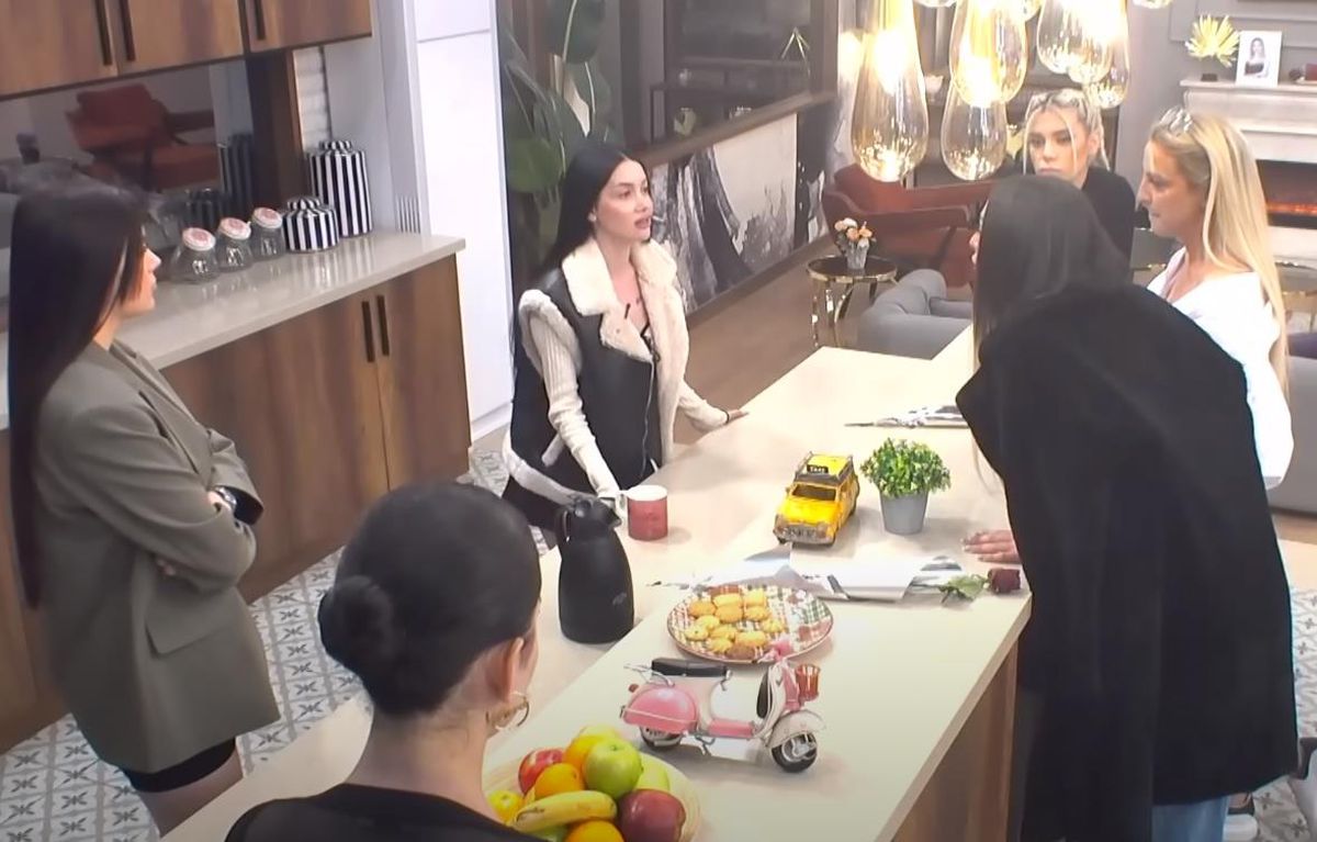 Kısmetse Olur 102. Bölüm fragmanı İZLE! Kısmetse Olur Aşkın Gücü yeni bölüm fragmanı yayınlandı mı? Kısmetse Olur yeni bölüm fragman İZLE!