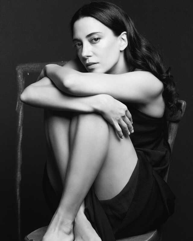 Kızılcık Şerbeti'nin Nursema'sından iddialı poz! Hayranları güzel oyuncuyu yere göğe sığdıramadı Kızılcık Şerbeti'nin Nursema'sından iddialı poz! Hayranları güzel oyuncuyu yere göğe sığdıramadı