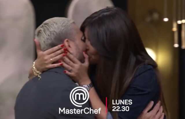 Arjantin'de MasterChef'e konuk olan Icardi'nin Wanda Nara ile yayındaki anları olay oldu Arjantin'de MasterChef'e konuk olan Icardi'nin Wanda Nara ile yayındaki anları olay oldu