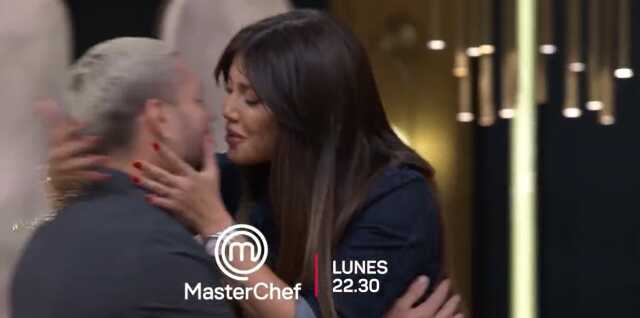 Arjantin'de MasterChef'e konuk olan Icardi'nin Wanda Nara ile yayındaki anları olay oldu Arjantin'de MasterChef'e konuk olan Icardi'nin Wanda Nara ile yayındaki anları olay oldu