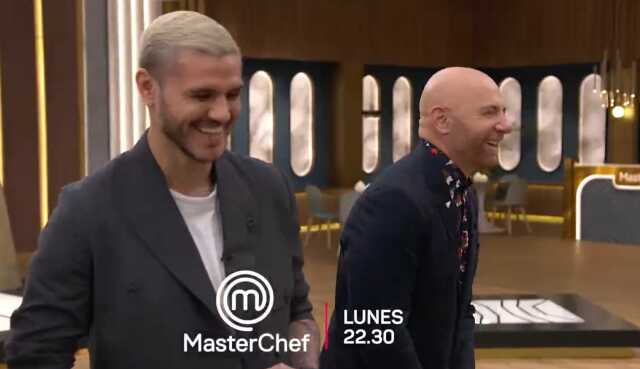Arjantin'de MasterChef'e konuk olan Icardi'nin Wanda Nara ile yayındaki anları olay oldu Arjantin'de MasterChef'e konuk olan Icardi'nin Wanda Nara ile yayındaki anları olay oldu