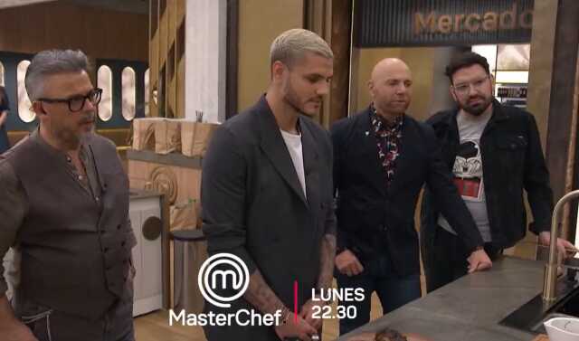 Arjantin'de MasterChef'e konuk olan Icardi'nin Wanda Nara ile yayındaki anları olay oldu Arjantin'de MasterChef'e konuk olan Icardi'nin Wanda Nara ile yayındaki anları olay oldu