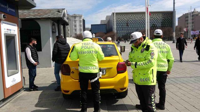 Dolmabahçe'den Taksim'e 385 lira isteyen taksiciye ceza yağdı Dolmabahçe'den Taksim'e 385 lira isteyen taksiciye ceza yağdı