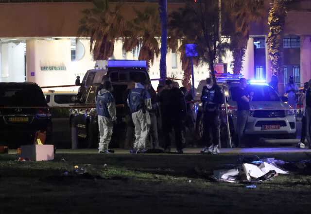 İsrail'de çifte saldırı: 1 ölü, 7 yaralı İsrail'de çifte saldırı: 1 ölü, 7 yaralı