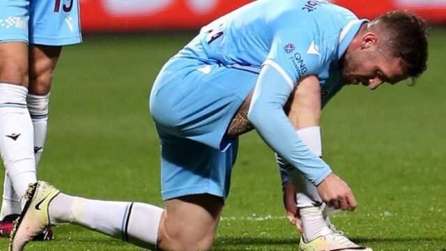 Sakatlıkların peşini bırakmadığı Edin Visca, bu sezon aynı şeyi 3'üncü kez yaşadı Sakatlıkların peşini bırakmadığı Edin Visca, bu sezon aynı şeyi 3'üncü kez yaşadı