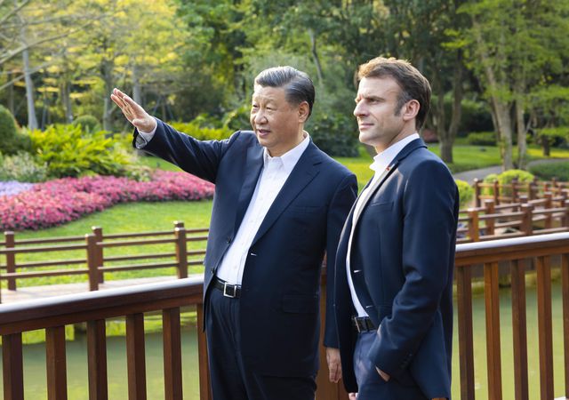 Xi, Macron ile Gayriresmi Görüşme Gerçekleştirdi Xi, Macron ile Gayriresmi Görüşme Gerçekleştirdi