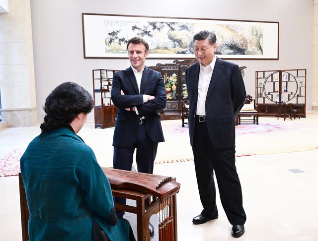 Xi, Macron ile Gayriresmi Görüşme Gerçekleştirdi Xi, Macron ile Gayriresmi Görüşme Gerçekleştirdi