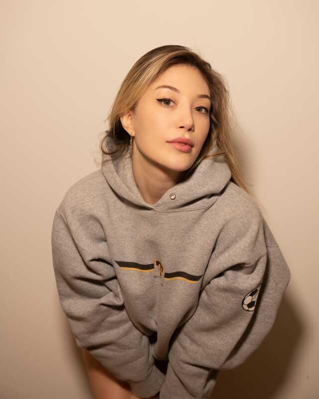 Yaz sezonunu açan Yasmin Erbil, bikinili pozlarını paylaştı Yaz sezonunu açan Yasmin Erbil, bikinili pozlarını paylaştı