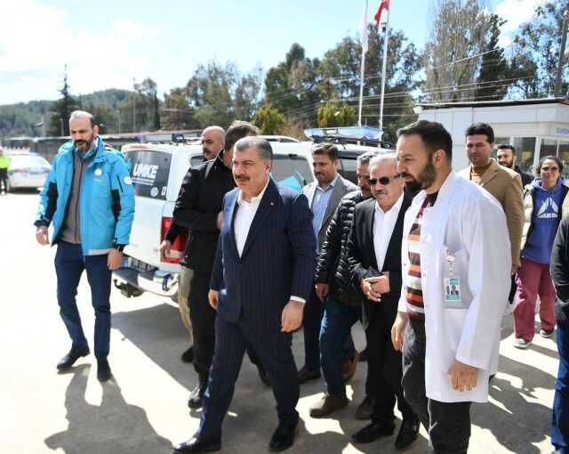 AK Parti aday listesini YSK'ya sundu! Bakan Fahrettin Koca ve Mehmet Nuri Ersoy liste dışı kaldı