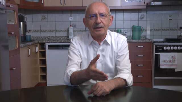 Kılıçdaroğlu, 'Asıl gündemimiz bu' diyerek mutfağından yeni video paylaştı: Erdoğan kalırsa soğanın kilosu 100 lira olacak Kılıçdaroğlu, 'Asıl gündemimiz bu' diyerek mutfağından yeni video paylaştı: Erdoğan kalırsa soğanın kilosu 100 lira olacak
