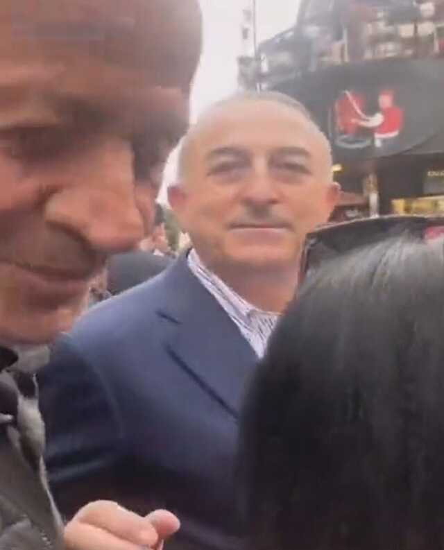 Bakan Çavuşoğlu, 'Messi mi Ronaldo mu?' diye soran turisti verdiği cevapla fena ters köşe yaptı