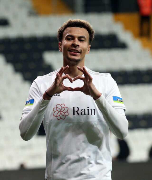 Bu ne hal Dele Alli! Beşiktaşlı yıldızın balondan 'Güldüren gaz' çektiği iddia edildi Bu ne hal Dele Alli! Beşiktaşlı yıldızın balondan 'Güldüren gaz' çektiği iddia edildi