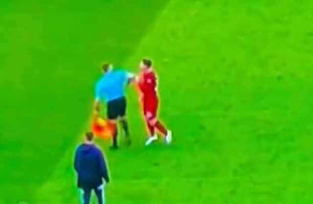 Dünya dev maçta yaşananları konuşuyor! Yıldız futbolcuya dirsek atan hakeme soruşturma açıldı