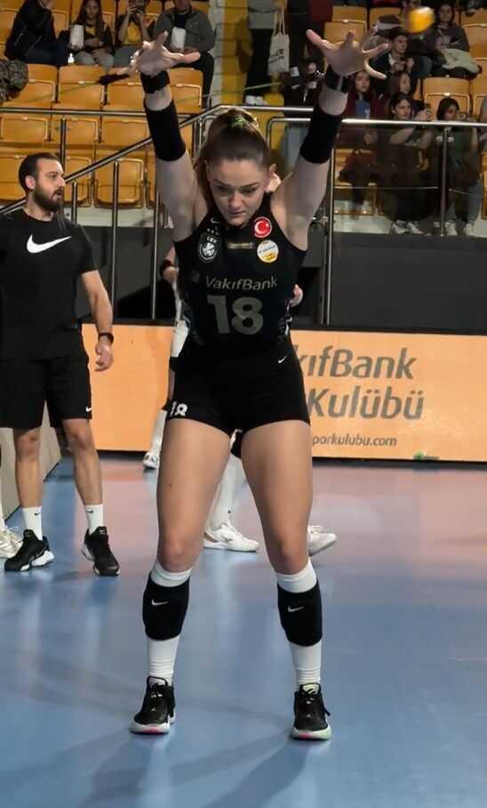 Herkesi büyüledi! Zehra Güneş'in ısındığı anları izleyenler ekrandan gözlerini alamadı Herkesi büyüledi! Zehra Güneş'in ısındığı anları izleyenler ekrandan gözlerini alamadı