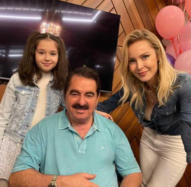 İbrahim Tatlıses ve Ayşegül Yıldız'ın kızı 11 yaşına bastı! Son haliyle annesinin boyuna yaklaştı İbrahim Tatlıses ve Ayşegül Yıldız'ın kızı 11 yaşına bastı! Son haliyle annesinin boyuna yaklaştı