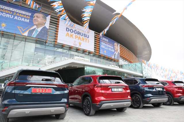 Kabine üyeleri, Ankara Spor Salonu'na Togg ile geldi