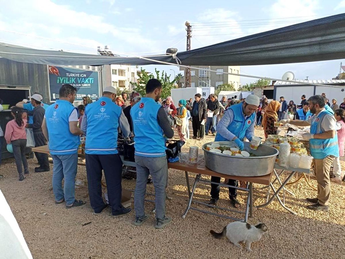 Afyonkarahisar İl Müftülüğü Kırıkhan'da iftar sofrası kurdu