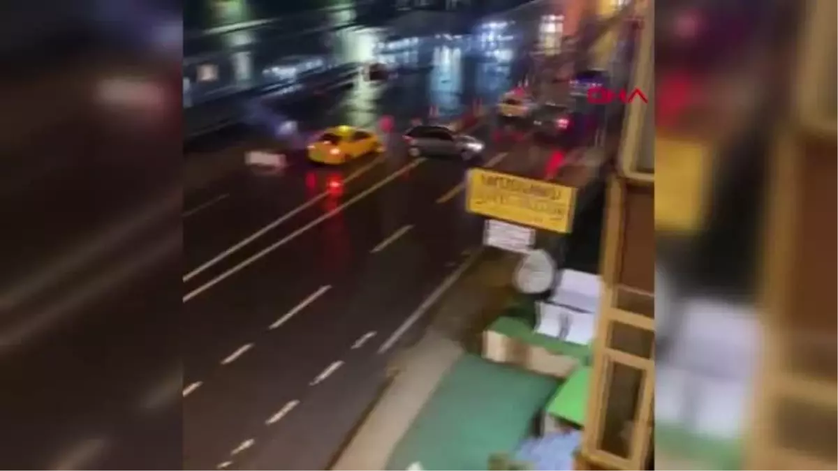 BÜYÜKÇEKMECE'DE İSKİ'NİN ÇALIŞMASI TRAFİĞİ FELÇ ETTİ, PEŞ PEŞE KAZALAR YAŞANDI
