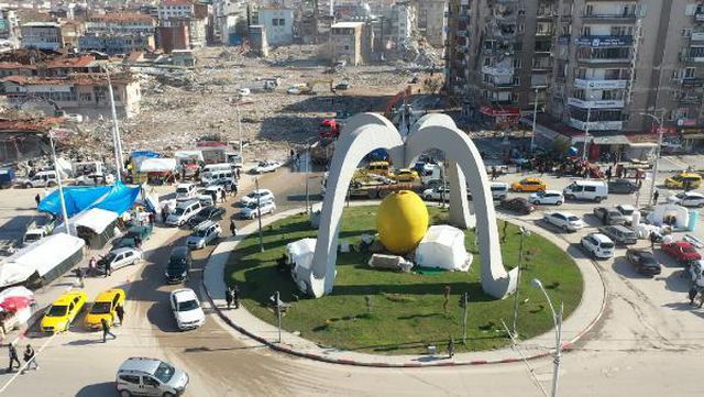 Malatya'da enkaz kaldırılınca yeni meydanlar oluştu