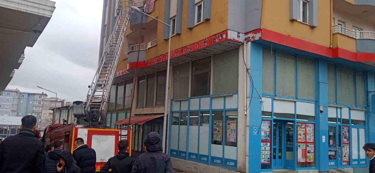 Özalp'te yangın: 1 yaralı