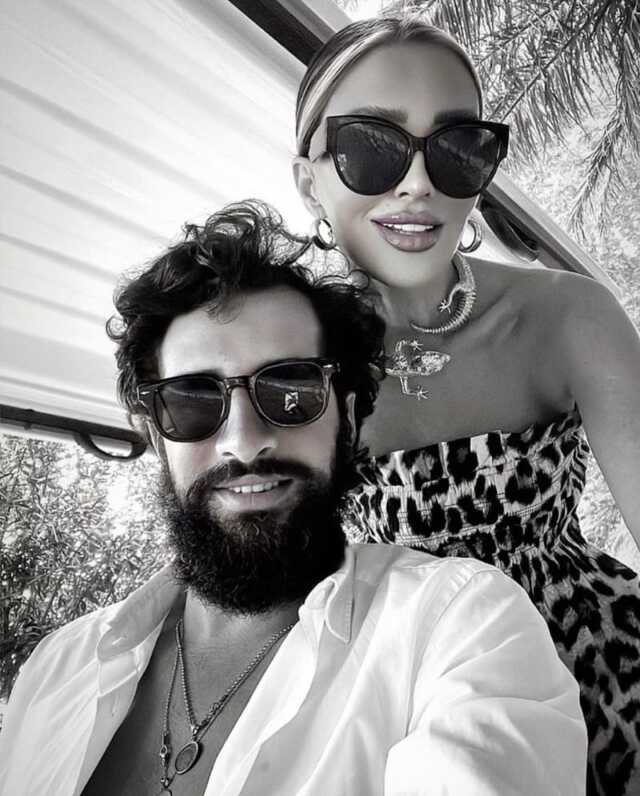 Seren Serengil, 4 yıldır birlikte olduğu Mustafa Rahman Tohma ile ayrıldı Seren Serengil, 4 yıldır birlikte olduğu Mustafa Rahman Tohma ile ayrıldı