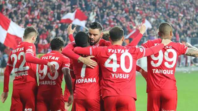 Son Dakika: TFF 1. Lig'de lider Samsunspor, Süper Lig'e çıkmayı garantiledi