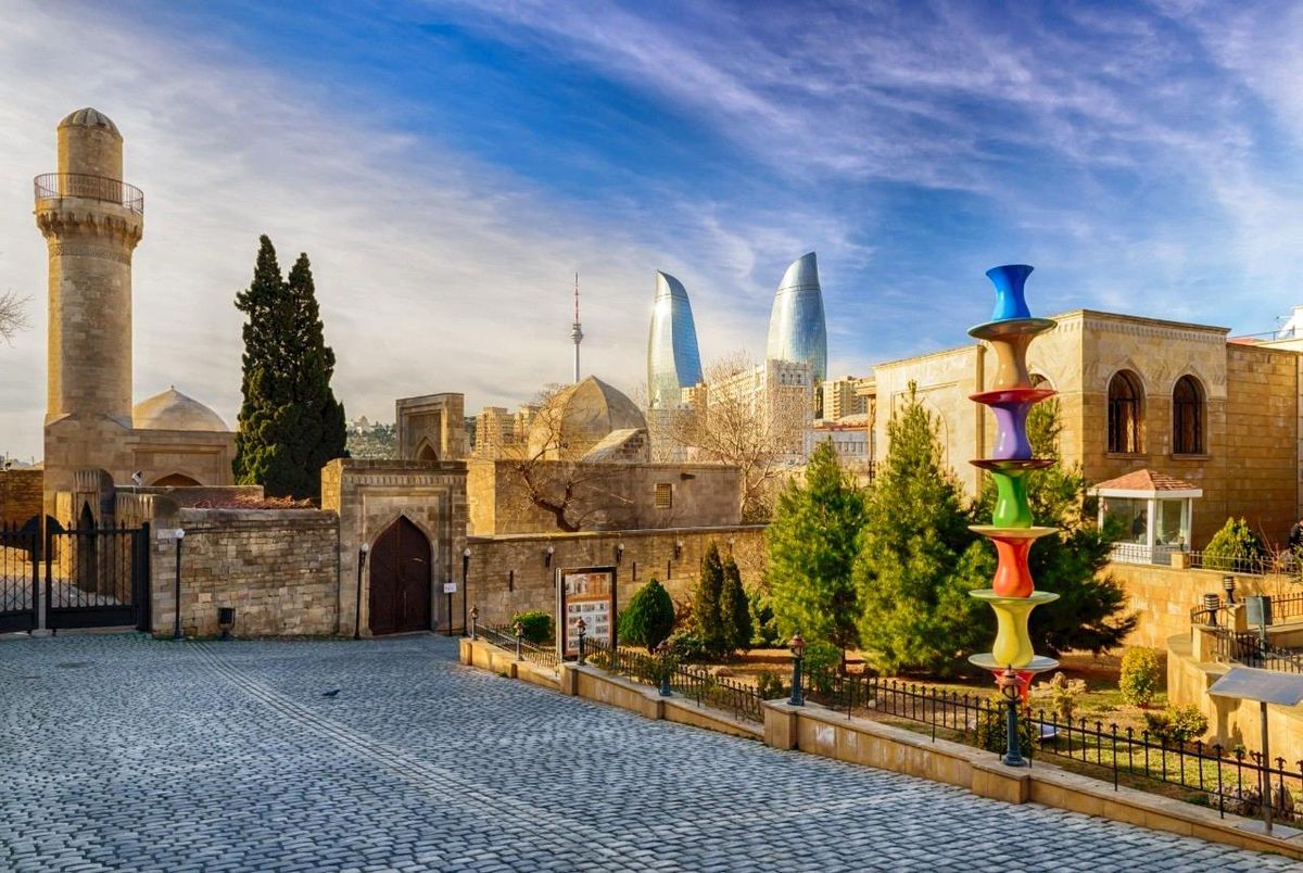 Azerbaycan'a girişlerde aşı kartı zorunluluğu kaldırıldı