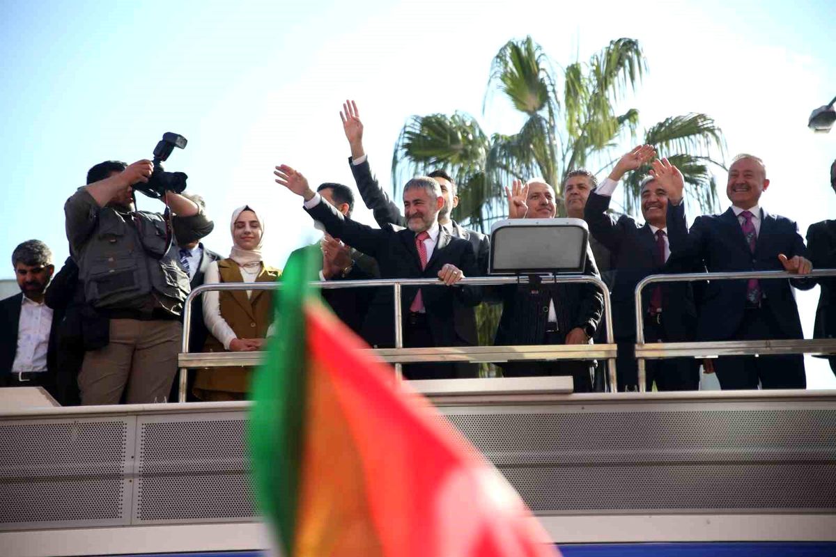 Bakan Nebati: 'Bunlar sürekli yapamazlar, edemezler diyen ezikler'
