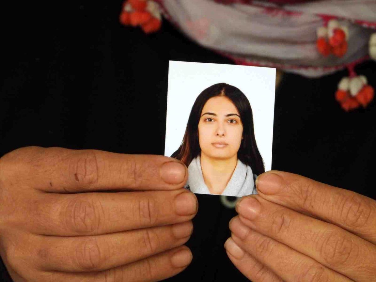 Depremde enkazı kaldırılan hastaneden çıkmadı: 65 gündür ailesi kızlarını arıyor