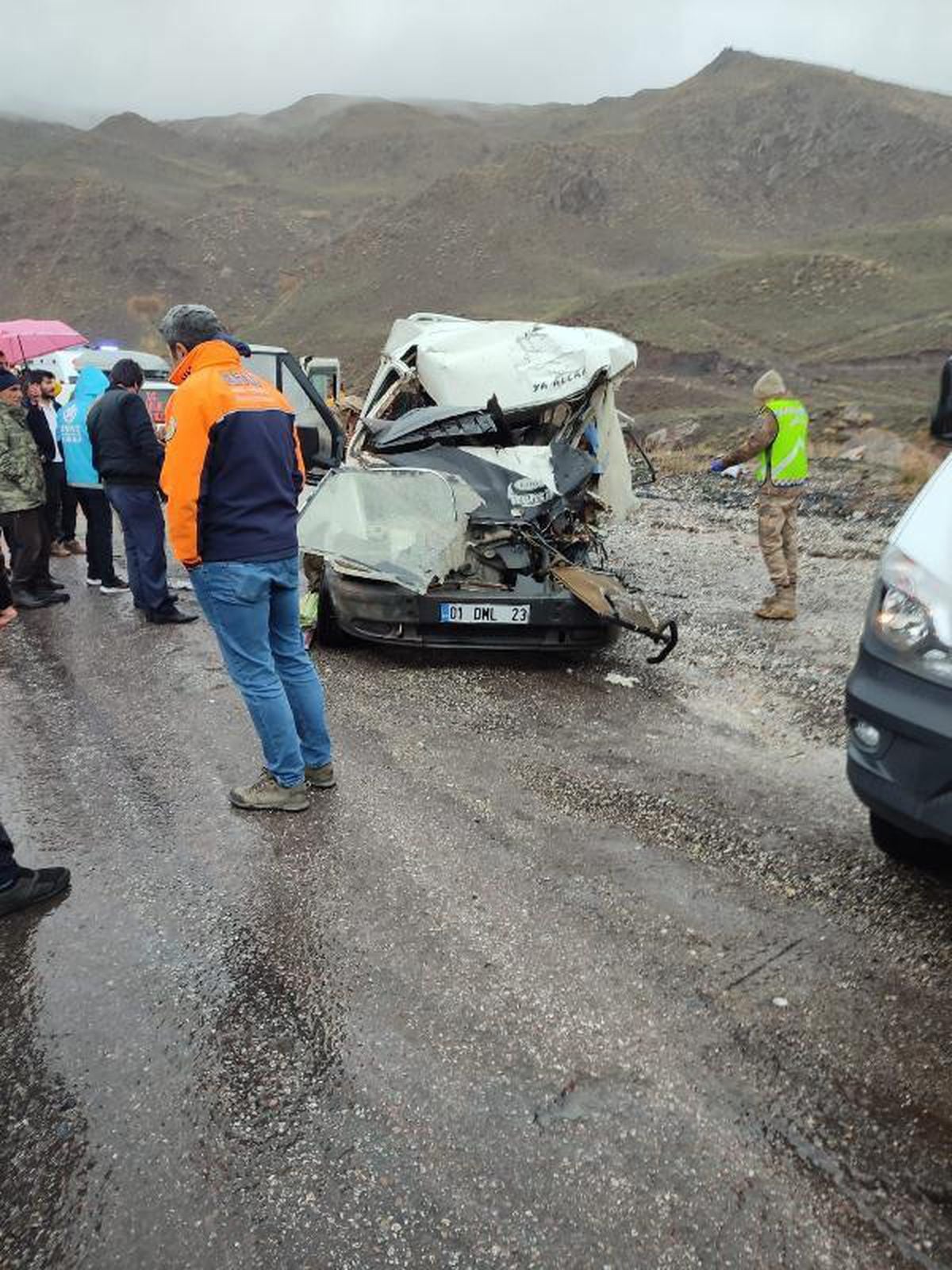 Hakkari'de korkunç kaza: 3 ölü, 7 yaralı