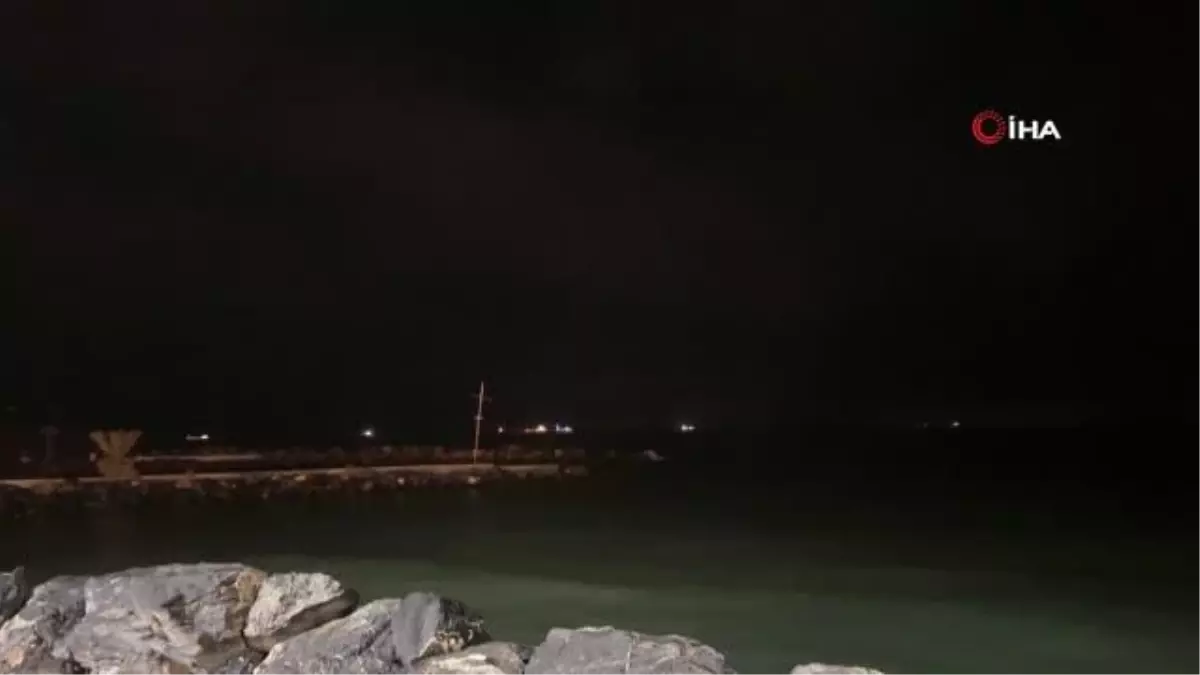 İskenderun Körfezi'nde şimşekler kartpostallık manzaralar oluşturdu