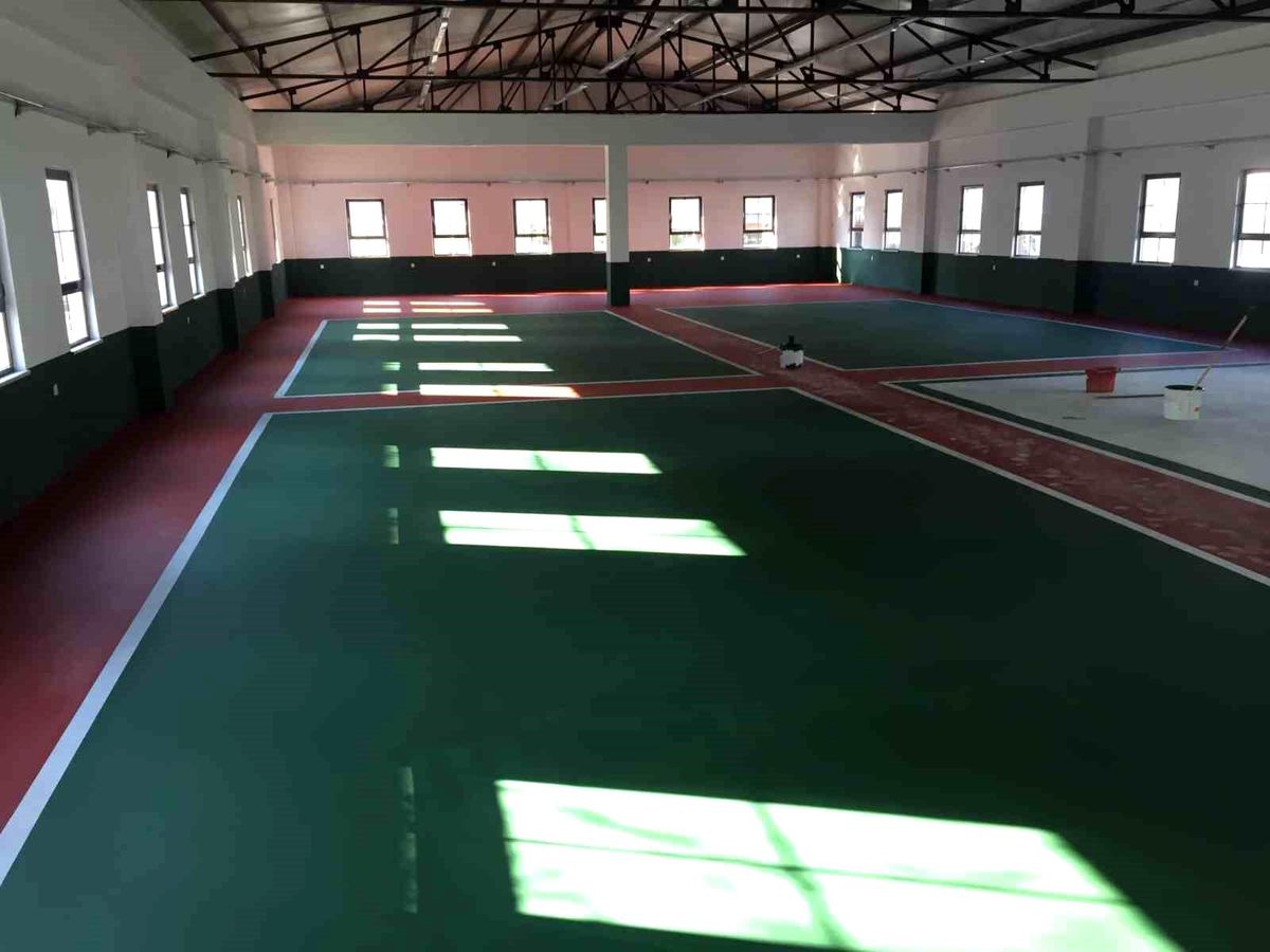 Kapalı spor salonunda yenileme çalışmaları yapıldı