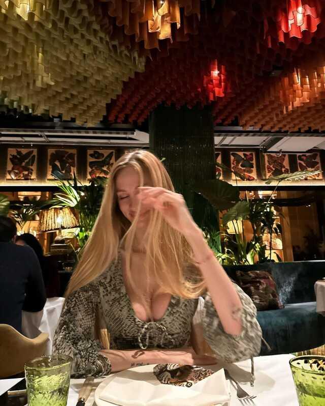 Reynmen'in kalbini çalan güzel, eski Miss Turkey finalisti çıktı! Dekolteli pozları nefes kesiyor Reynmen'in kalbini çalan güzel, eski Miss Turkey finalisti çıktı! Dekolteli pozları nefes kesiyor