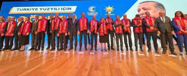 HÜDA PAR'ın milletvekili adayı, AK Partili kadın vekilin elini havada bıraktı