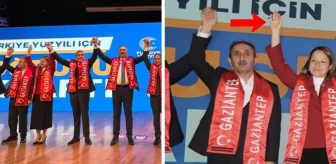 HÜDA PAR'ın milletvekili adayı, AK Partili kadın vekilin elini havada bıraktı