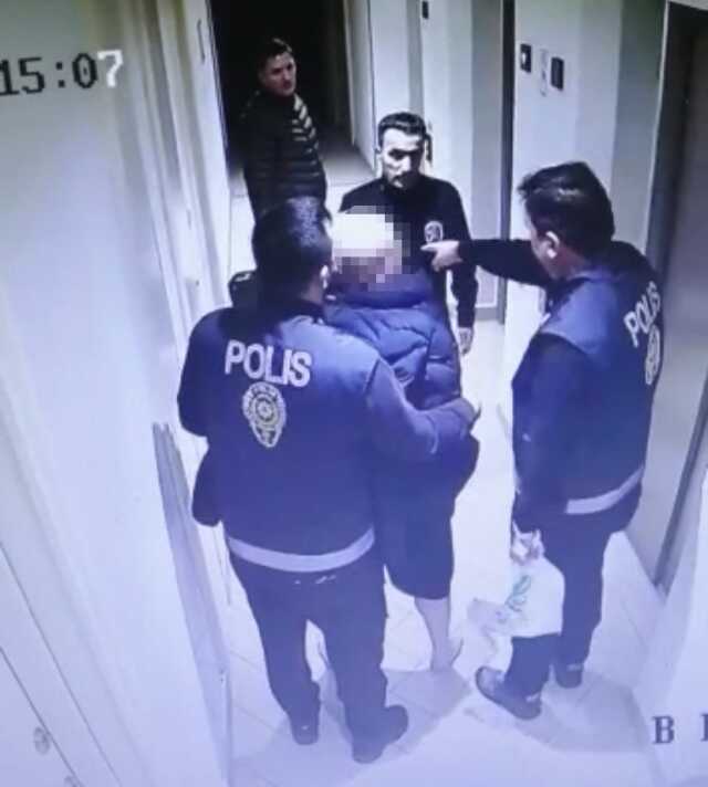 İstanbul'da film gibi gasp kamerada: İş adamını kelepçeleyip kaçırdılar