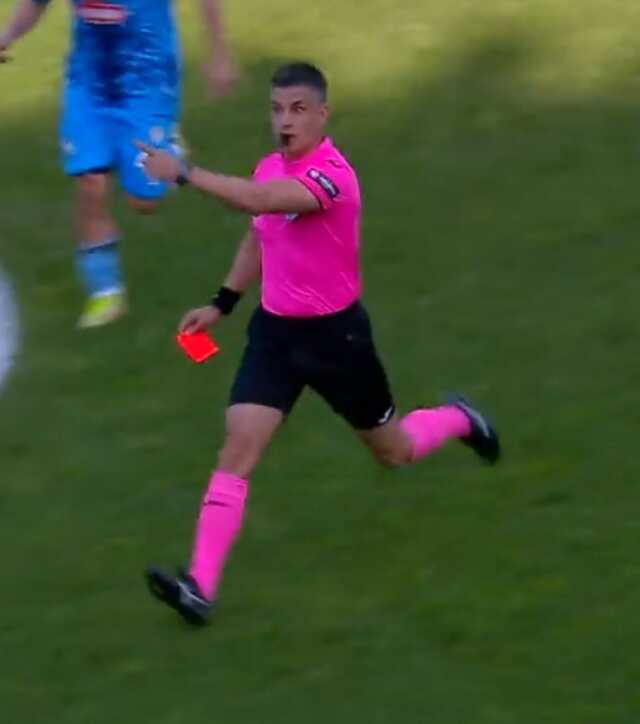 Sakaryasporlu futbolcu kırmızı kart görünce neye uğradığını şaşırdı! Gerçek hemen ortaya çıktı Sakaryasporlu futbolcu kırmızı kart görünce neye uğradığını şaşırdı! Gerçek hemen ortaya çıktı