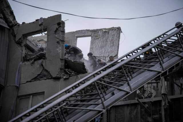Ukrayna: Rusya'nın Slovyansk'a yönelik füze saldırılarında 5 kişi öldü, 15 kişi yaralandı Ukrayna: Rusya'nın Slovyansk'a yönelik füze saldırılarında 5 kişi öldü, 15 kişi yaralandı