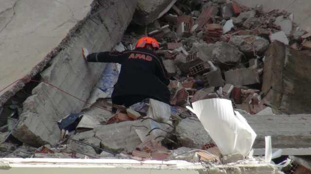 Yüreklerin ağza geldiği an! İşlek caddedeki 6 katlı bina böyle çöktü