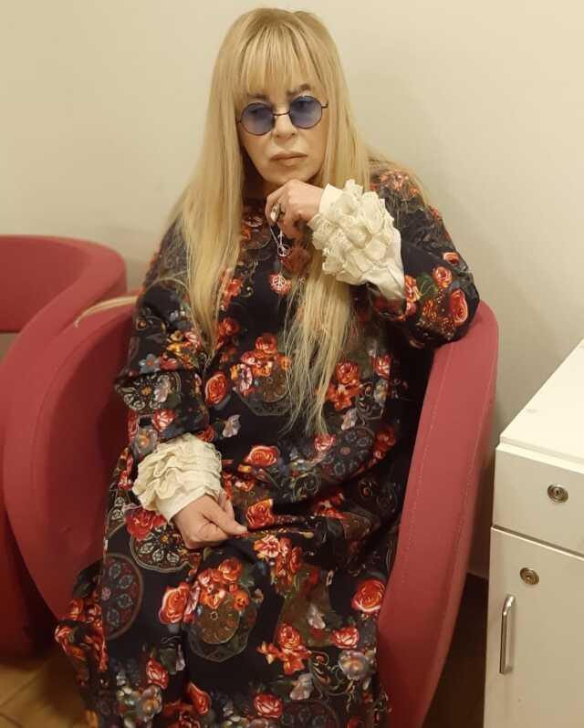 Zerrin Özer, kişilik bozukluğu hastalığıyla mücadele ettiğini açıkladı Zerrin Özer, kişilik bozukluğu hastalığıyla mücadele ettiğini açıkladı