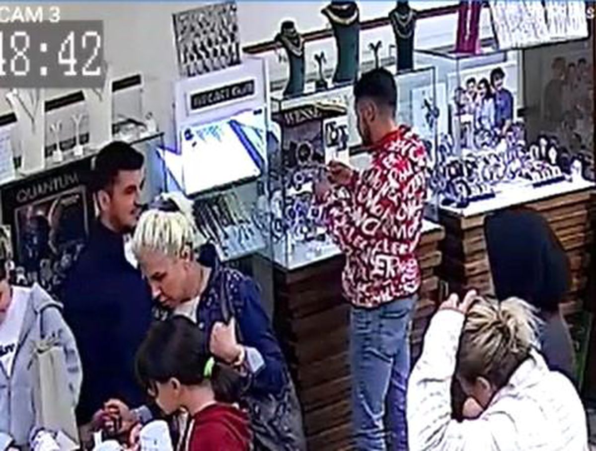 Arkadaşının çaldığı 3 bin lira değerindeki saati geri teslim etti